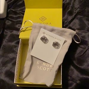 Kendra Scott Tima Studs✨